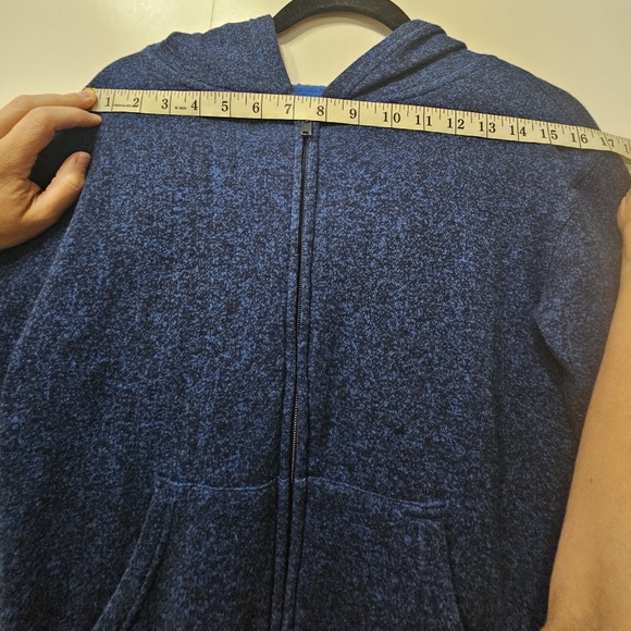 Disney boys Jacket Size meduim. In blue and black with zipper and hood. - Picture 9 of 16